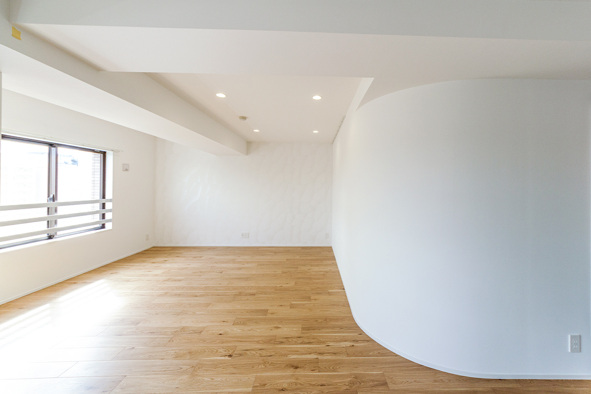 R壁の柔らかな空間デザイン